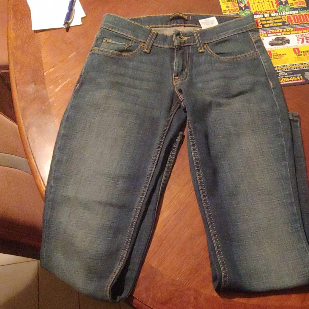 524 Levi super low size 3